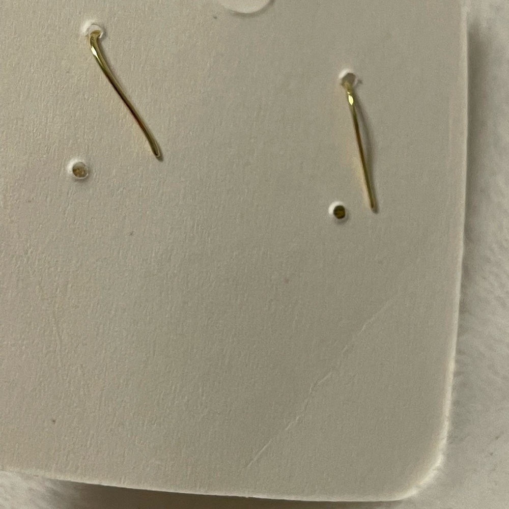 Beautiful NWOT pierced earrings. - Picture 5 of 6